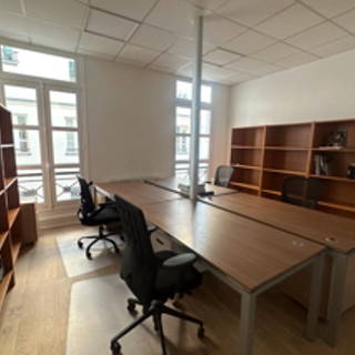 Bureau privé 35 m² 5 postes Coworking Rue des Saussaies Paris 75008 - photo 1